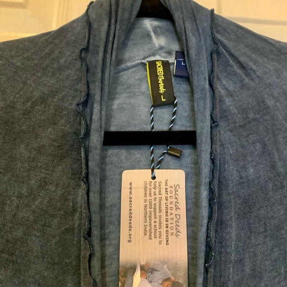 Sacred Thready Sweater wth combination soft lace on top of the sleeves&the sides - Picture 4 of 10